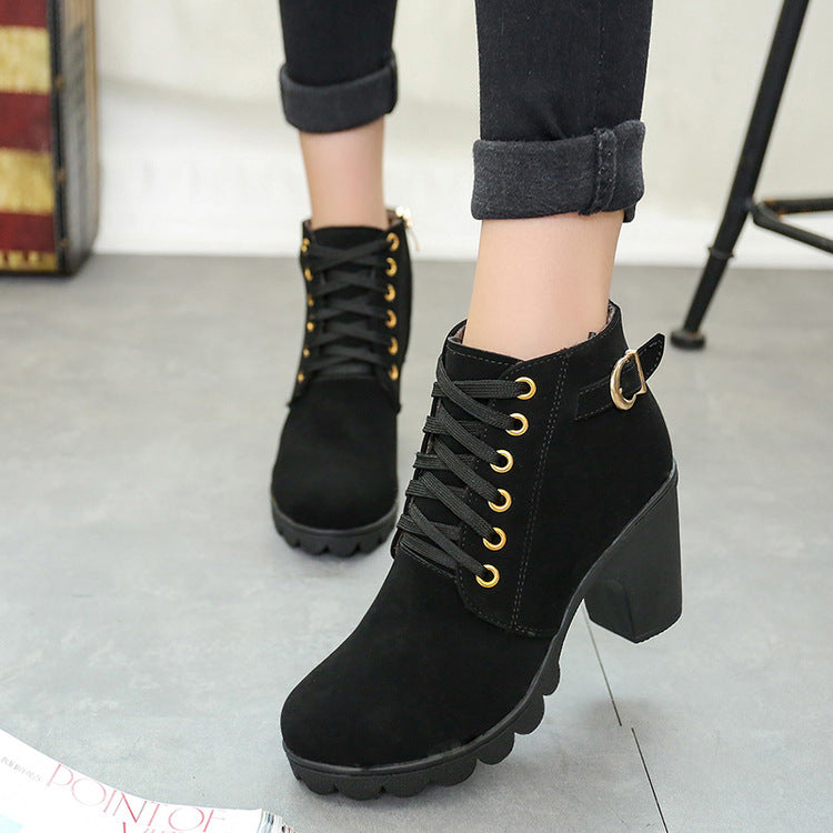 Stiefeletten mit Blockabsatz und Schnalle