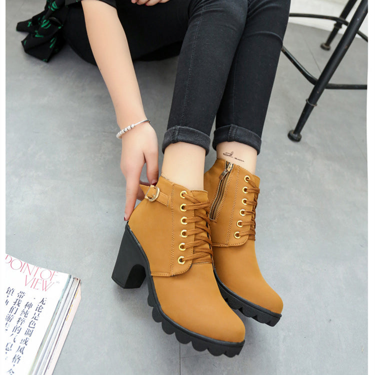 Stiefeletten mit Blockabsatz und Schnalle