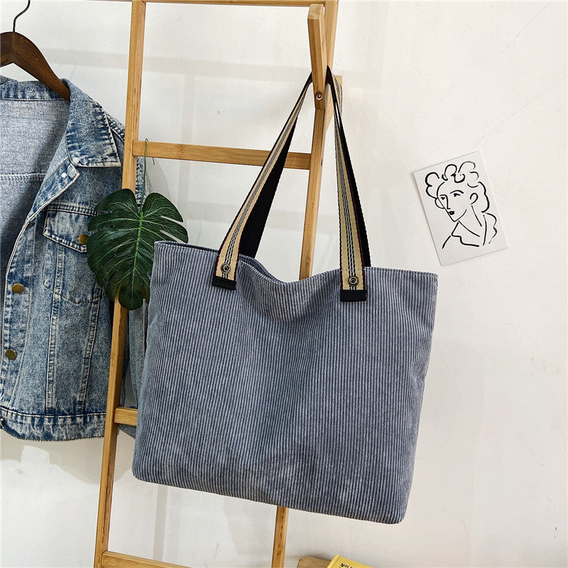 Schultertasche im Casual-Look