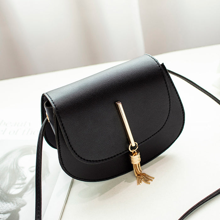 Runde Schultertasche mit Quaste