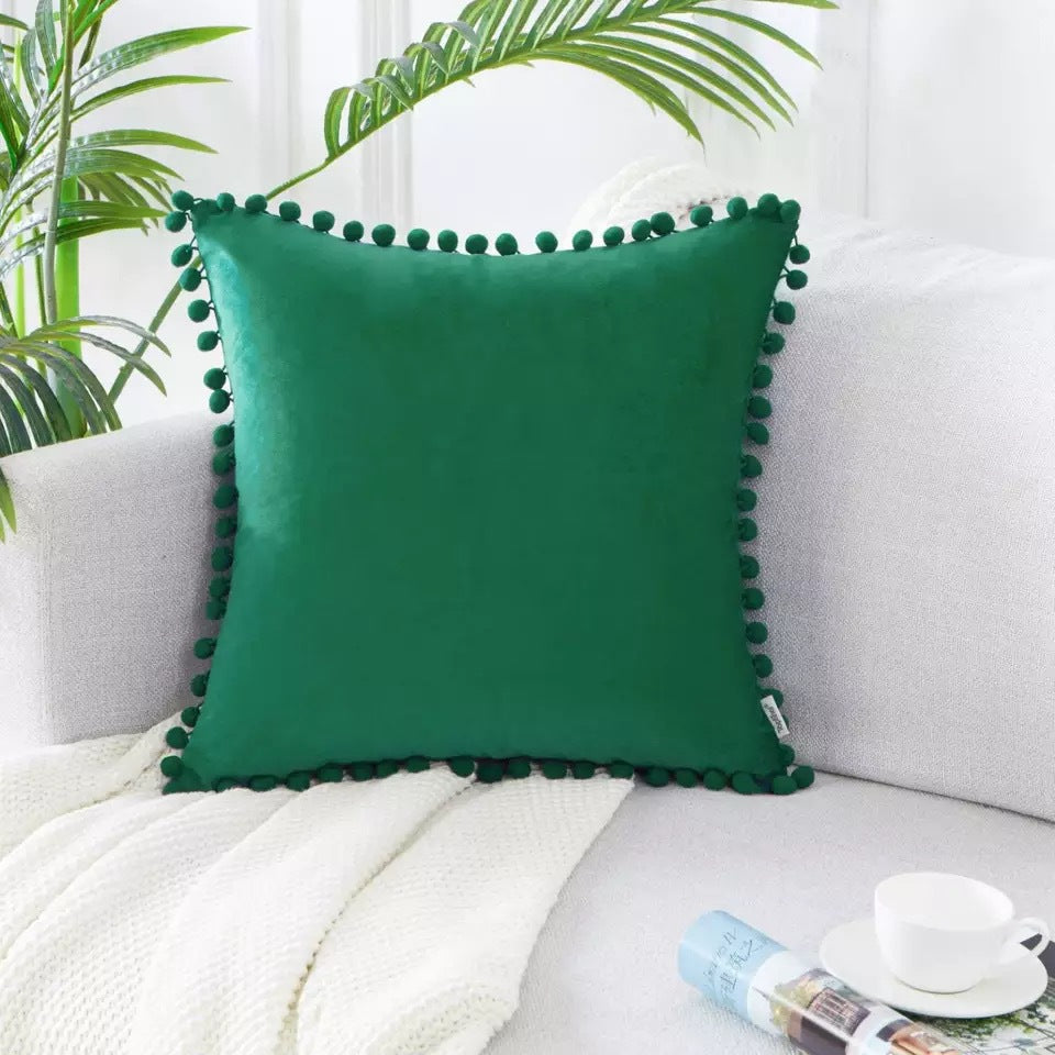 Samt-Kissenbezug mit Bommeln 45 x 45 cm – Grün