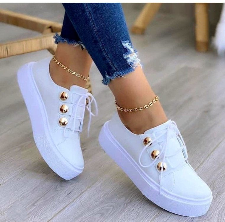 Plateau Sneaker Damen mit Nieten – Weiß