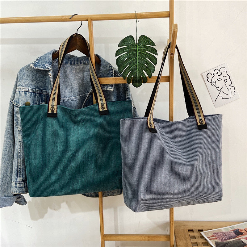 Schultertasche im Casual-Look