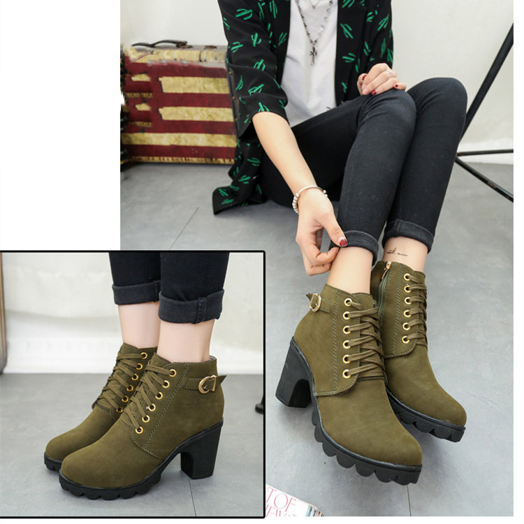 Stiefeletten mit Blockabsatz und Schnalle