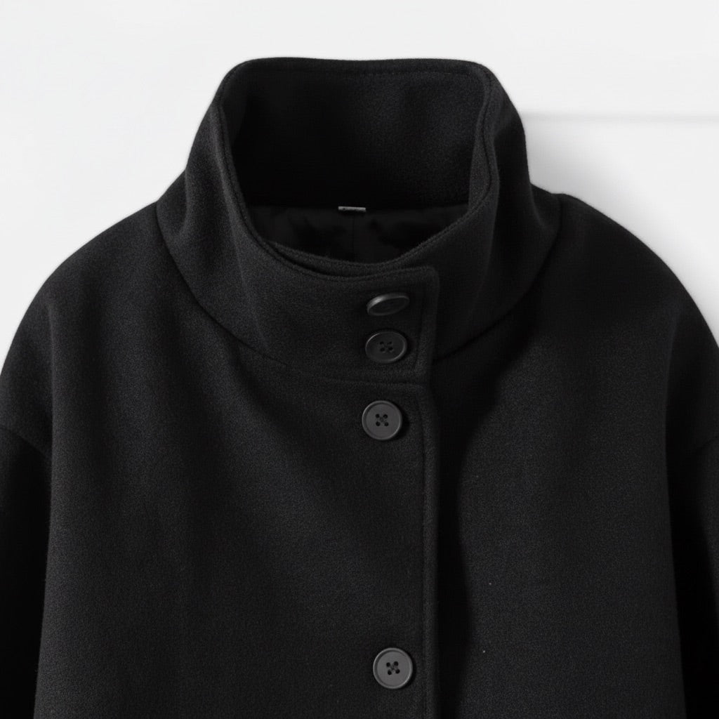 Kurzmantel Damen mit Stehkragen – Kurze Jacke mit Knopfleiste – Detail