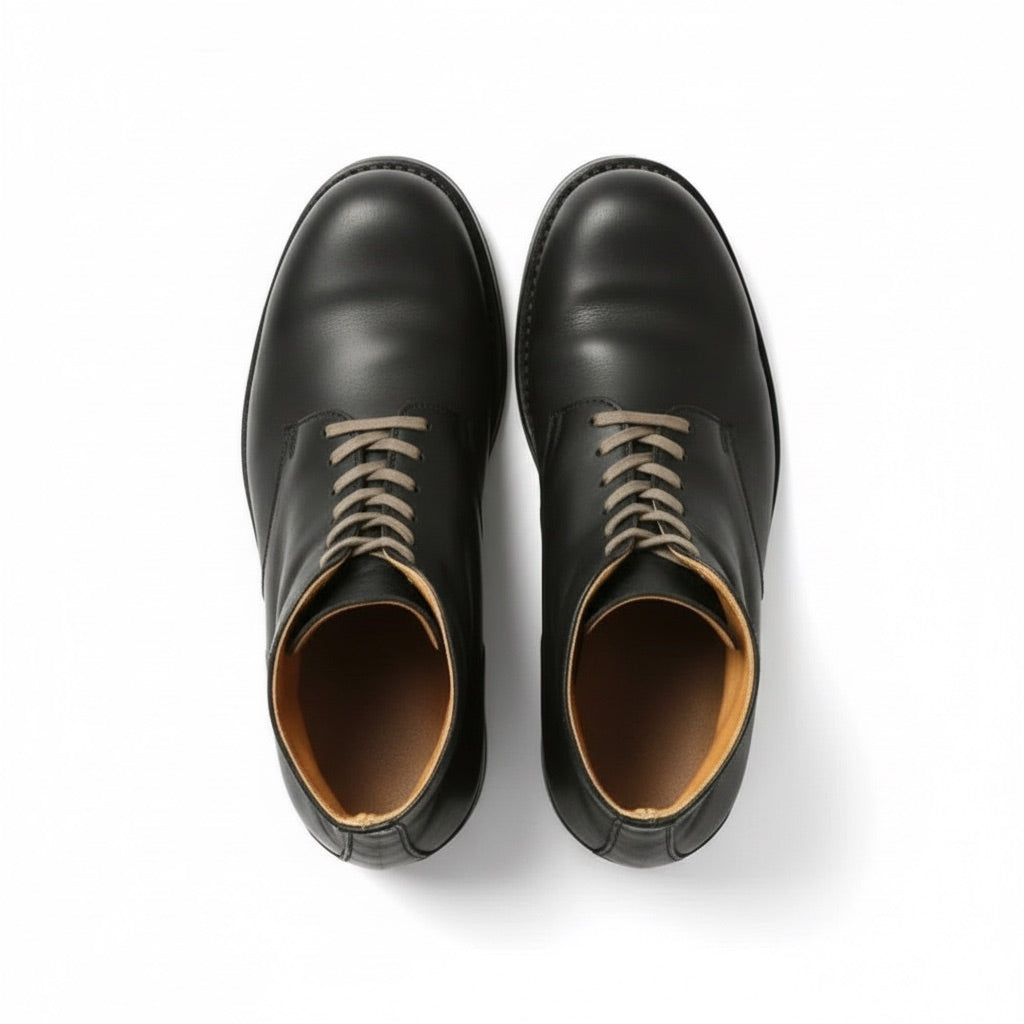 Boots Herren mit Schnürung – Klassische Stiefeletten – Flatlay
