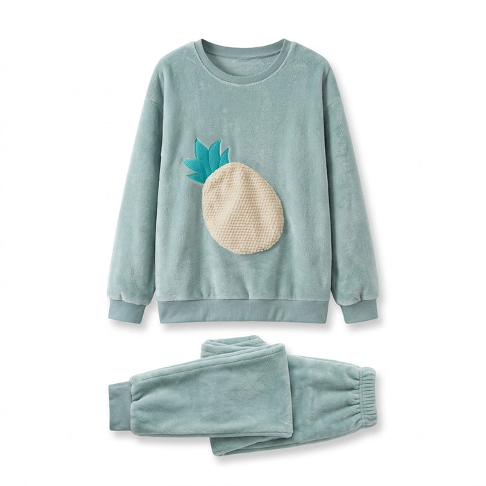 Winter Schlafanzug Damen aus Plüsch – zweiteiliger Pyjama – Vorderansicht